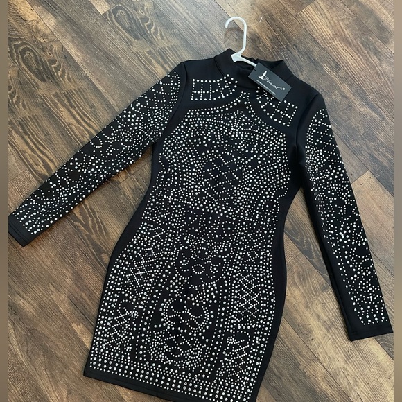 Medium. Black dress. Sequins. - Picture 1 of 4